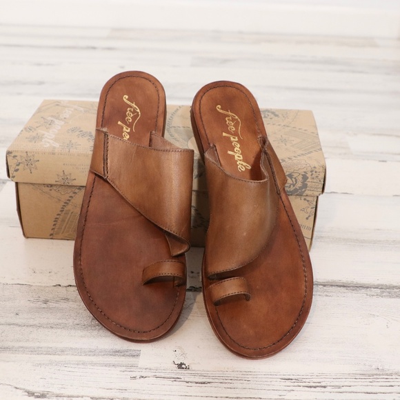 Free People Shoes - Free People San Antoni Slide in Luggage Tan size 39 New in Box